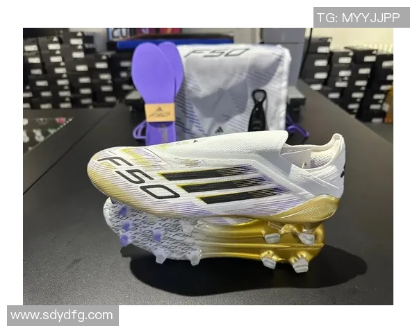 球星同款足球鞋最新款式曝光，尽显个性与竞技魅力