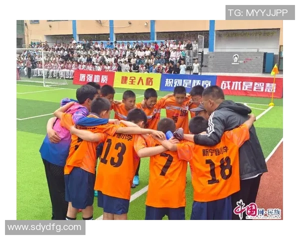 足球明星齐聚赛场见证巅峰对决球迷热情高涨场面震撼全场